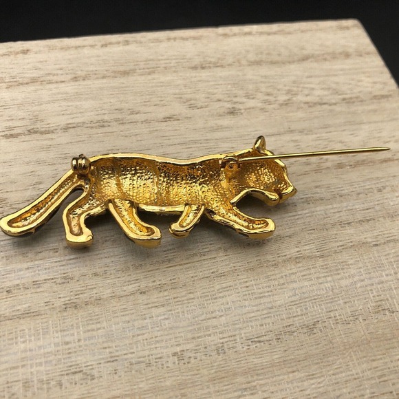 Tiger Cat Brooch 2.5" Vintage Rhinestones Green Eye Black Stripes Gold Tone Pin - Picture 4 of 5